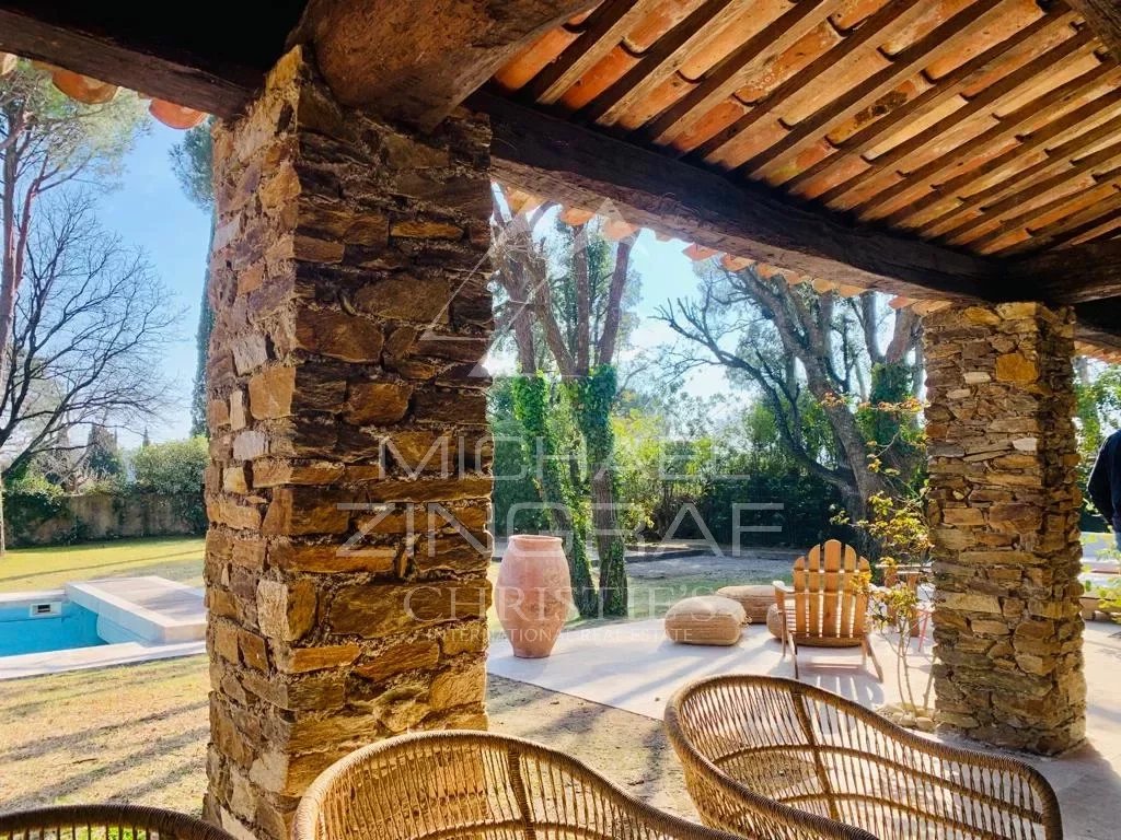 PROPRIETE EN PIERRE - GRIMAUD