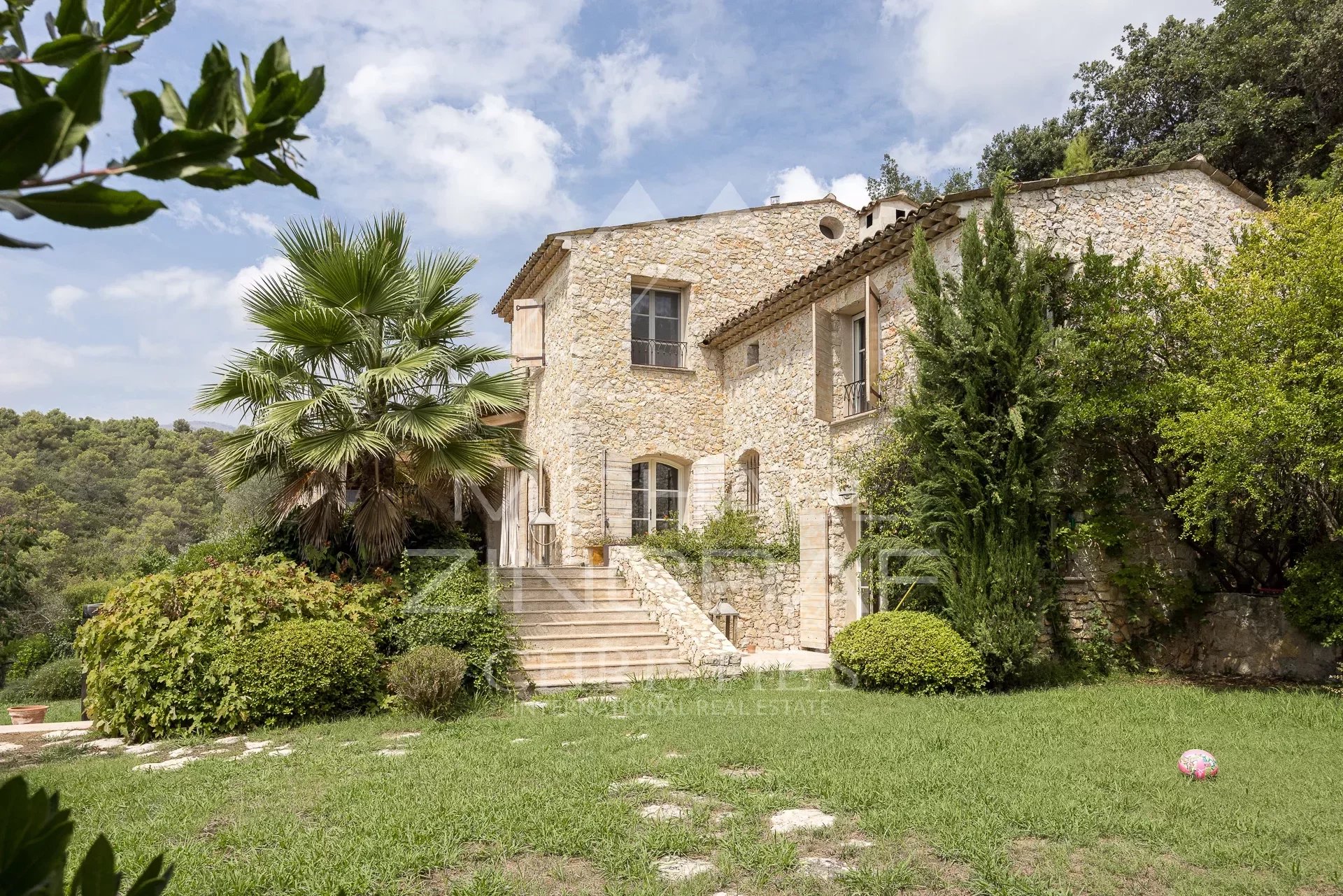 Close to Saint-Paul-de Vence - Exceptional property