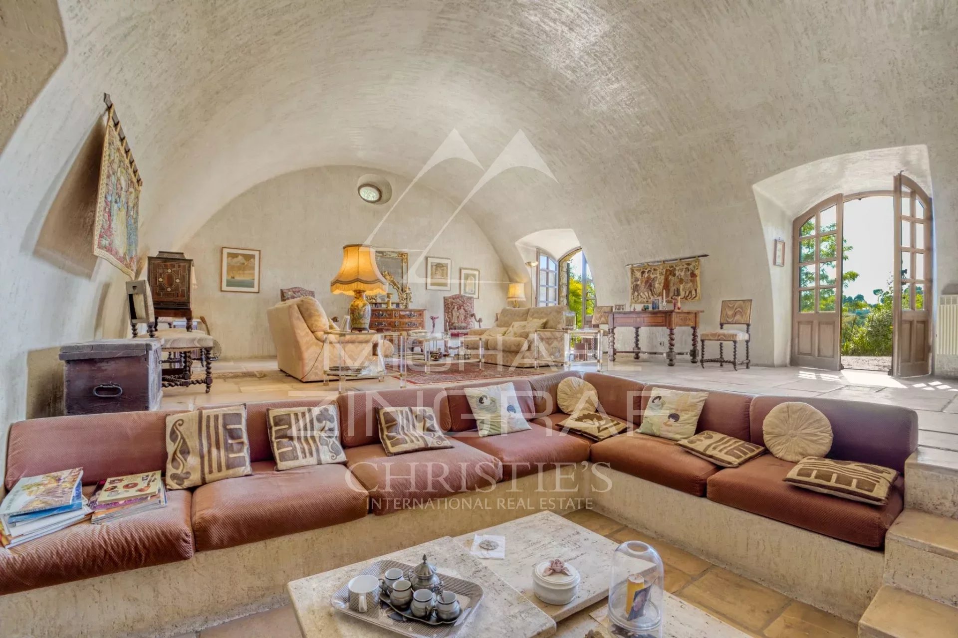 PROVENCAL CHARACTER PROPERTY WITH POOL