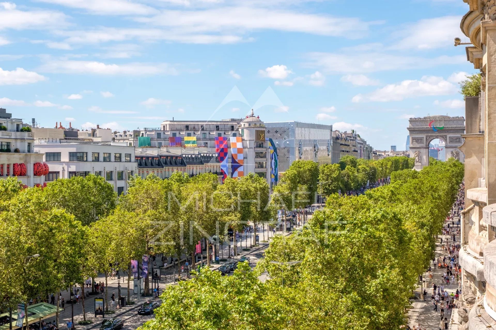 Studio a coeur des Champs-Elysées avec balcon vue Tour Eiffel à rénover - idéal pied-à-terre - Paris 8