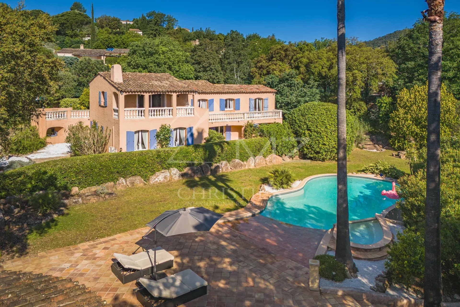 Provencal villa in a quiet area near the village