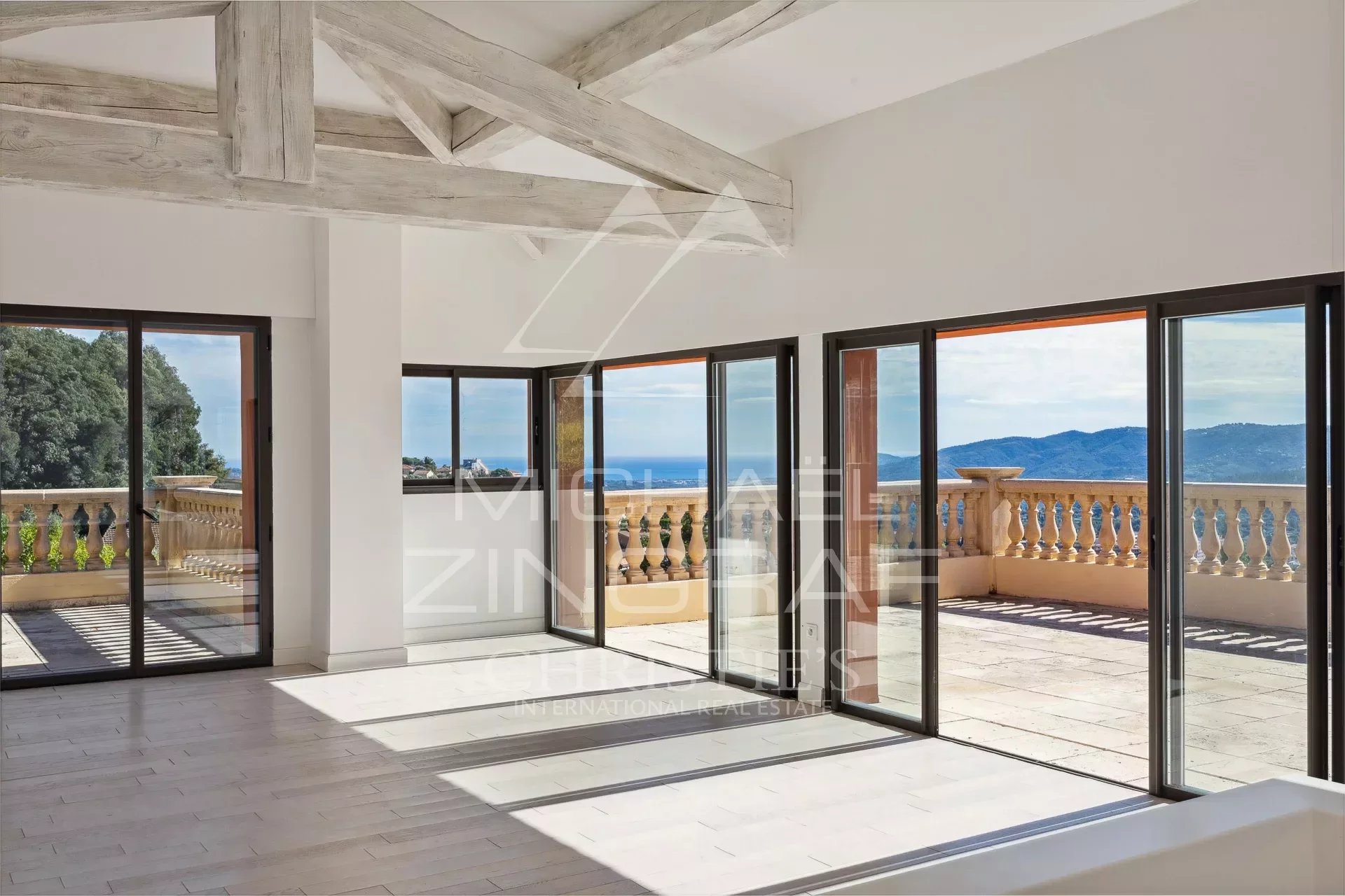 Villa 10p with Belvedere overlooking the sea, hills and Esterel mountains