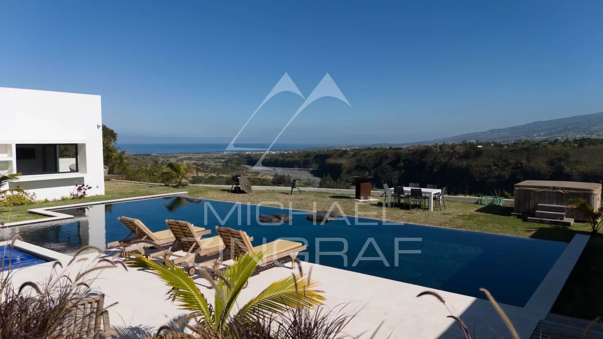 Exceptional estate with a main villa and 3 rental villas