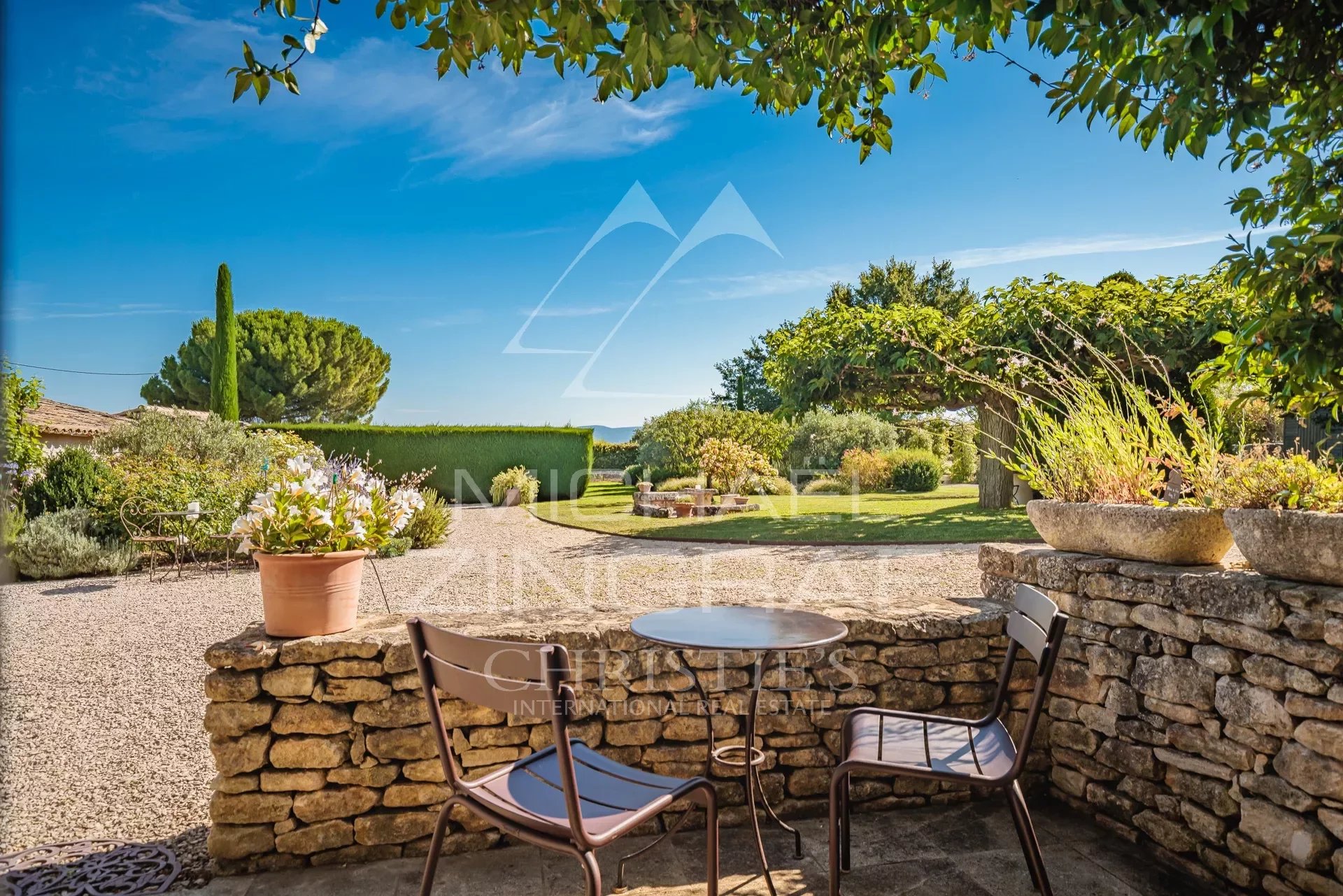 MAS DE HAMEAU AVEC VUE ET PISCINE