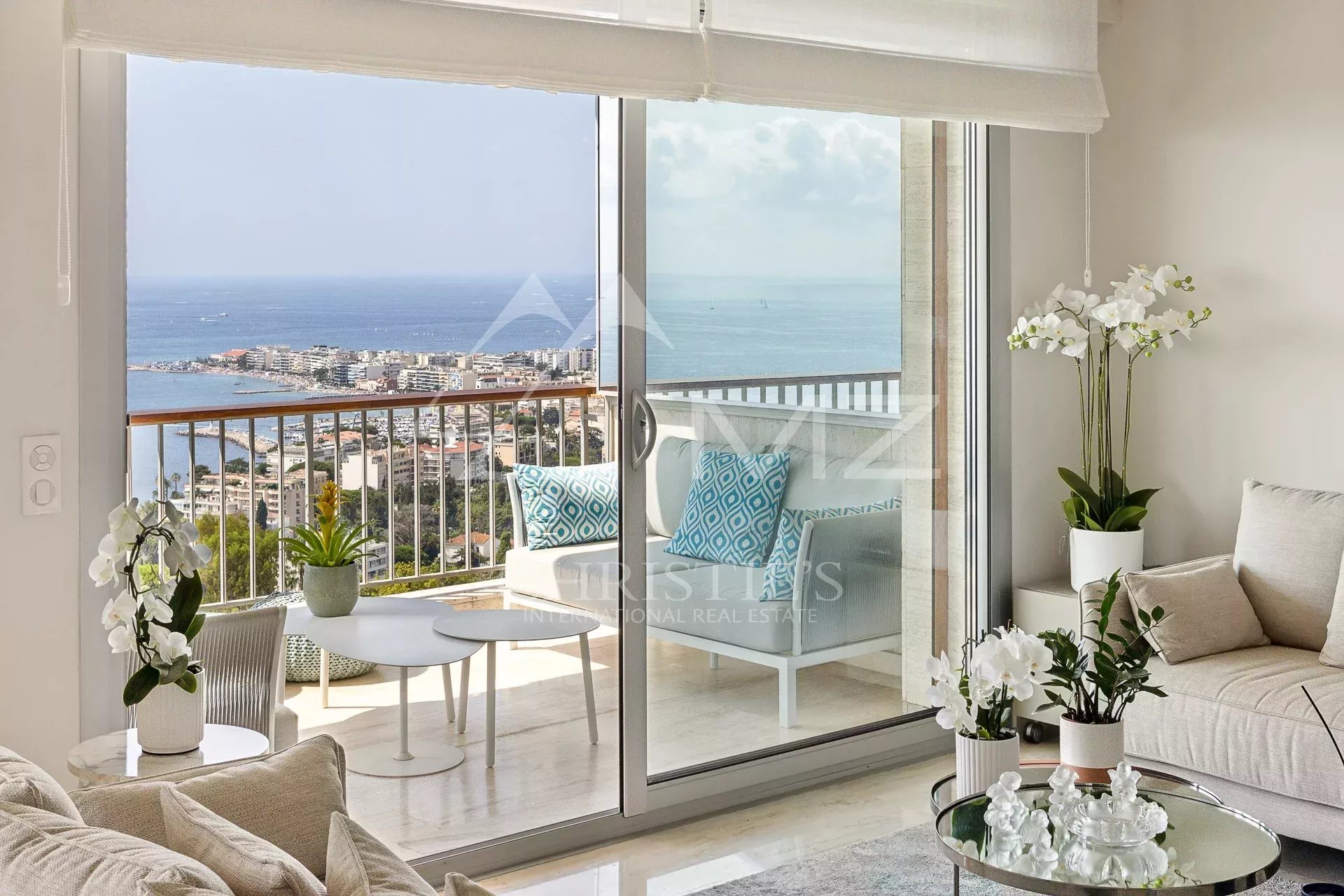 EXCLUSIVITE: Superbe appartement contemporain à la vue mer