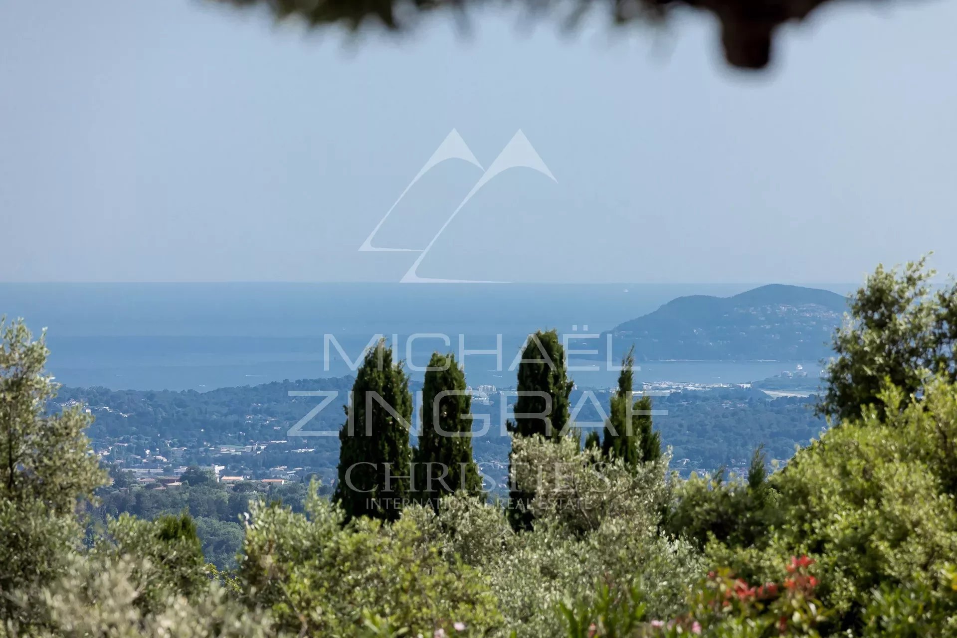 Cannes backcountry - New contemporary villa with panoramic sea view - 5 bedrooms