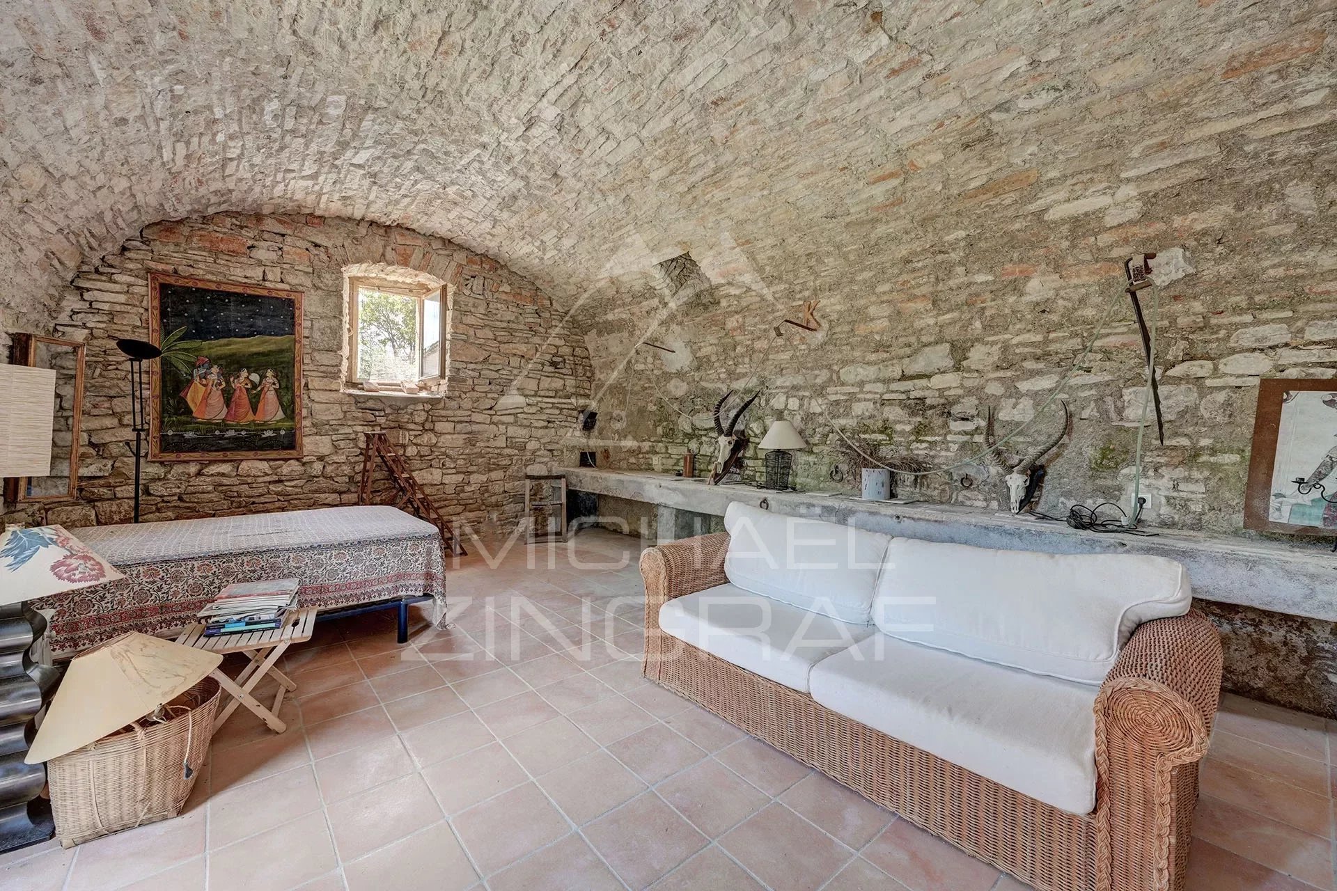 Between Uzès and the Cévennes: In the heart of the village, superb property