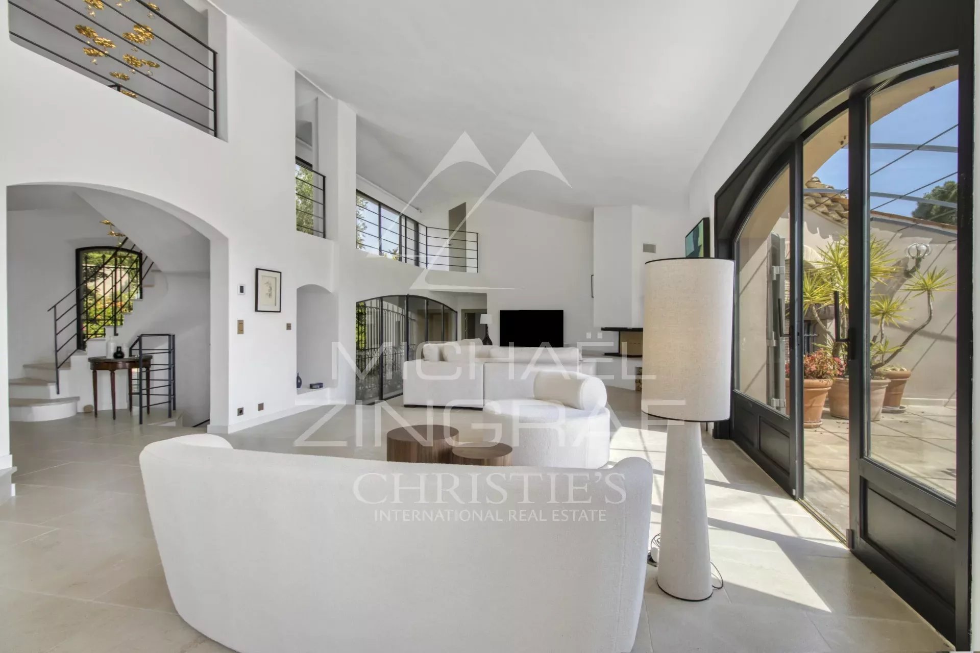 Mougins - Renovierte Villa mit freiem Blick auf Hügel und Meer - 5 Schlafzimmer