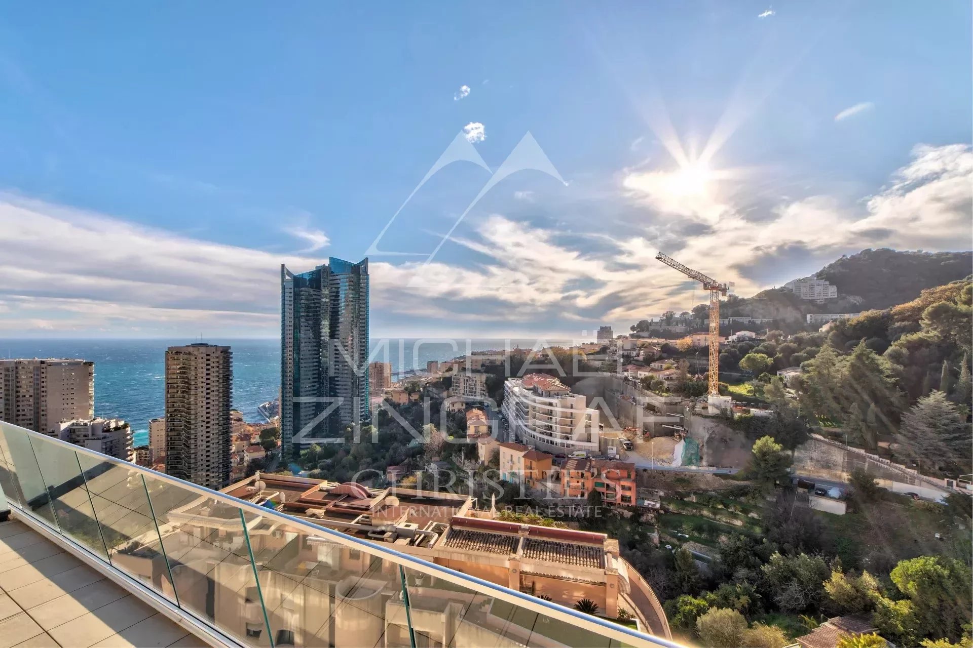 Sea view Aapartment next to Monaco in a recent building