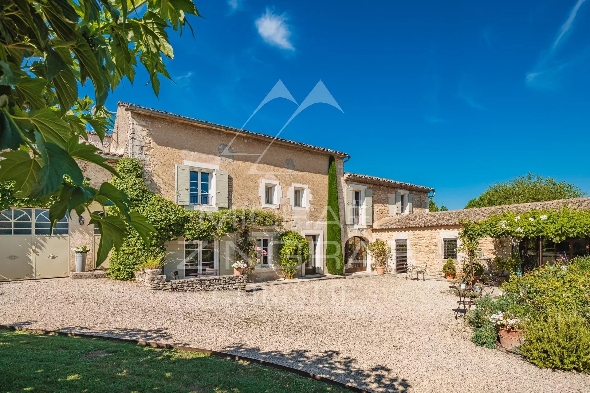 MAS DE HAMEAU WITH VIEW AND SWIMMING POOL