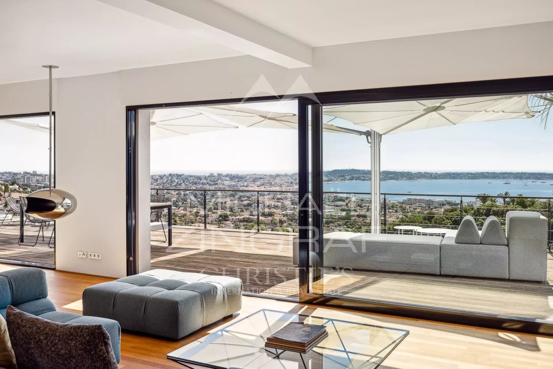 Golfe Juan - Contemporary villa - Panoramic sea view