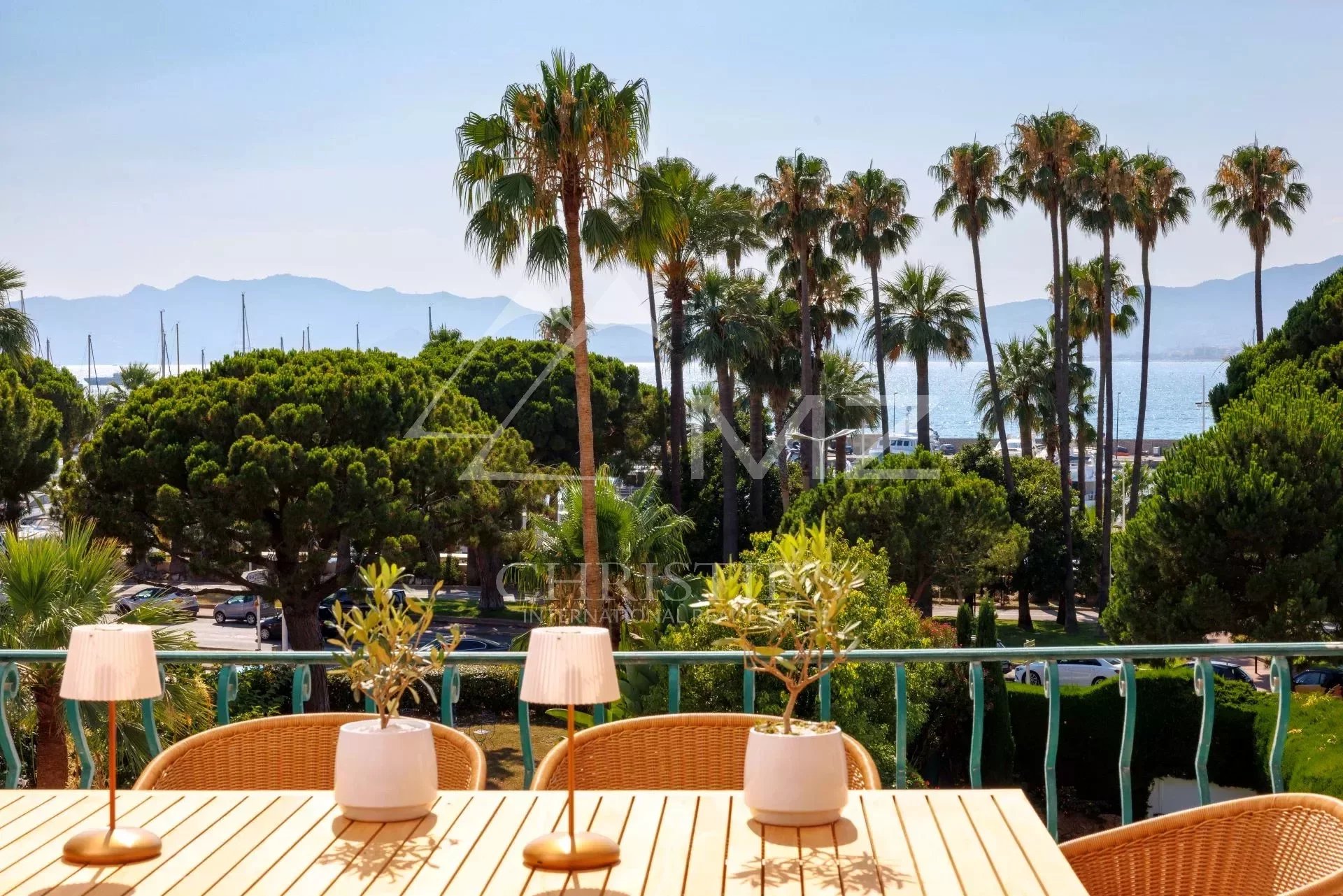 Cannes Croisette - Magnificent fully renovated flat