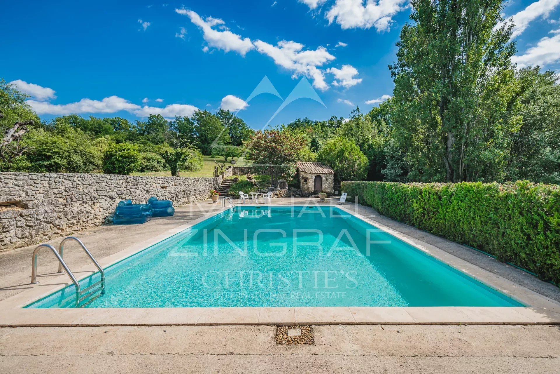 Charming 1920s house with superb views in the Luberon