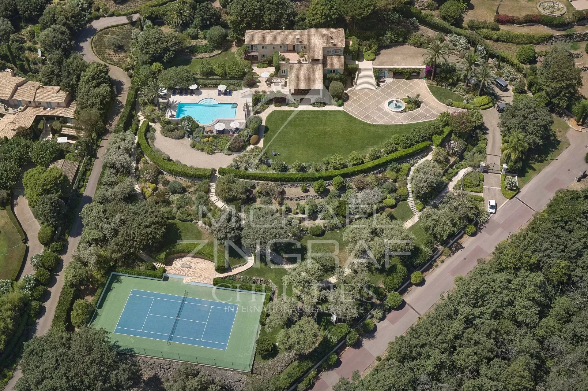 Co-exclusive: Exceptional property on 1 HA of land