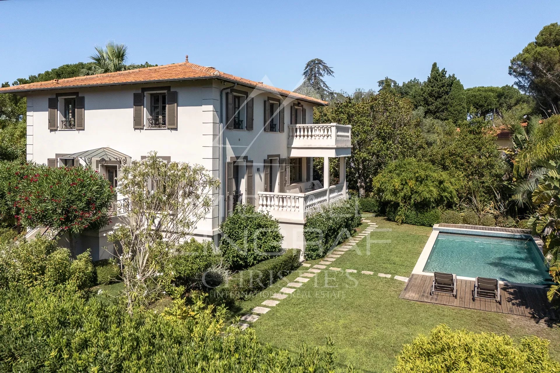 Exclusivity- Elegance and Comfort: Discover This Prestigious Home