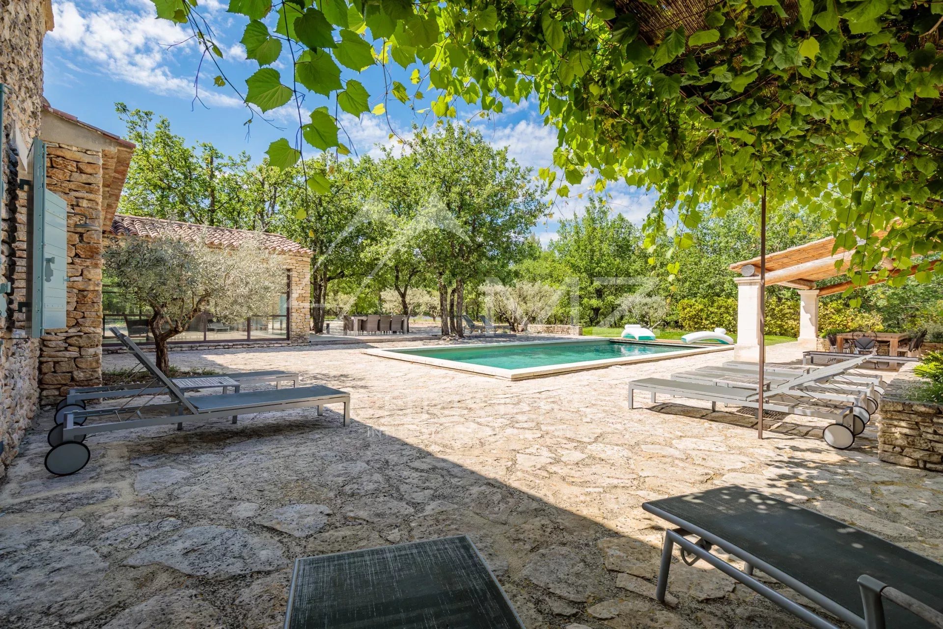 Gordes - Beautiful stone house with pool