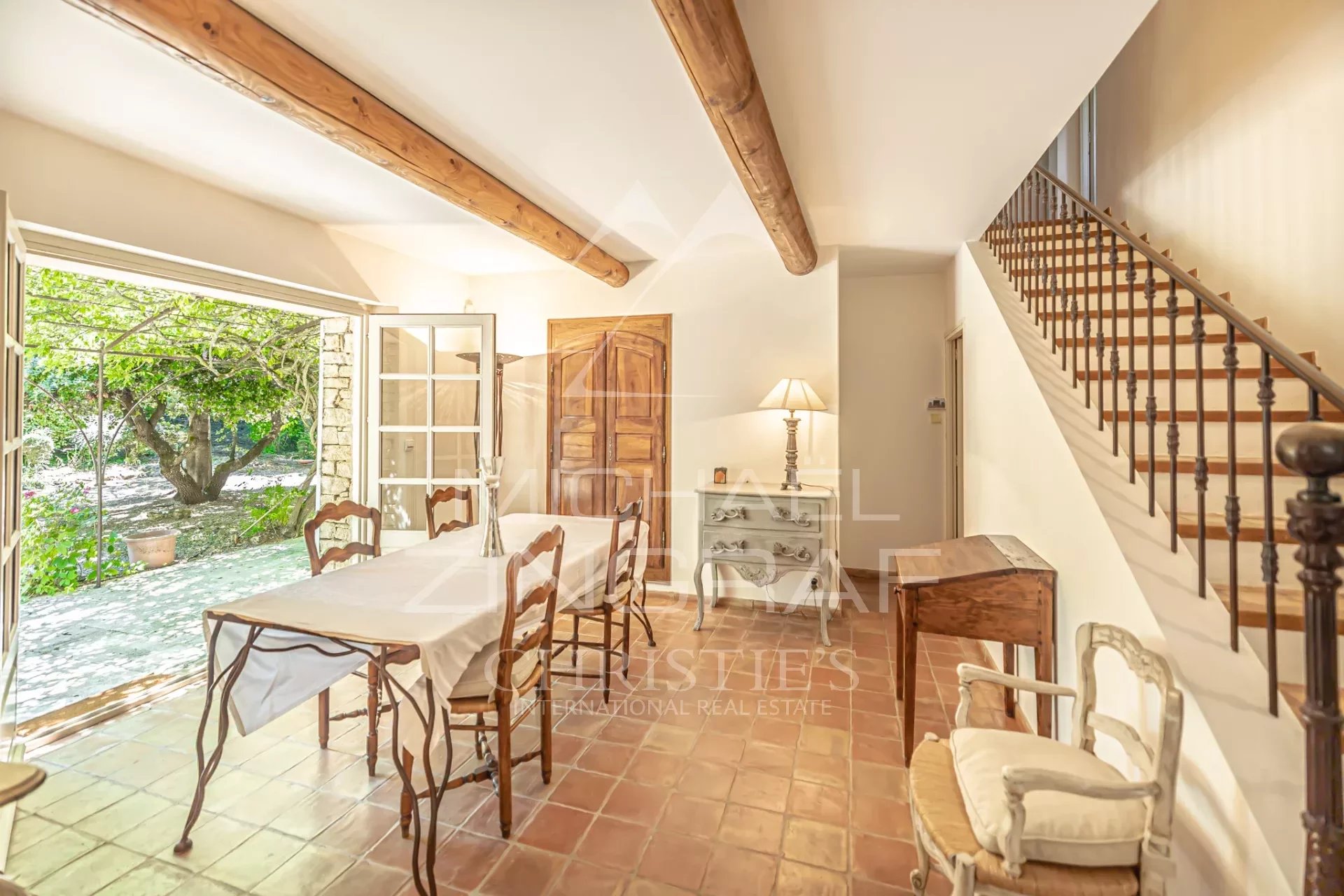 Charming stone farmhouse near Bonnieux village center