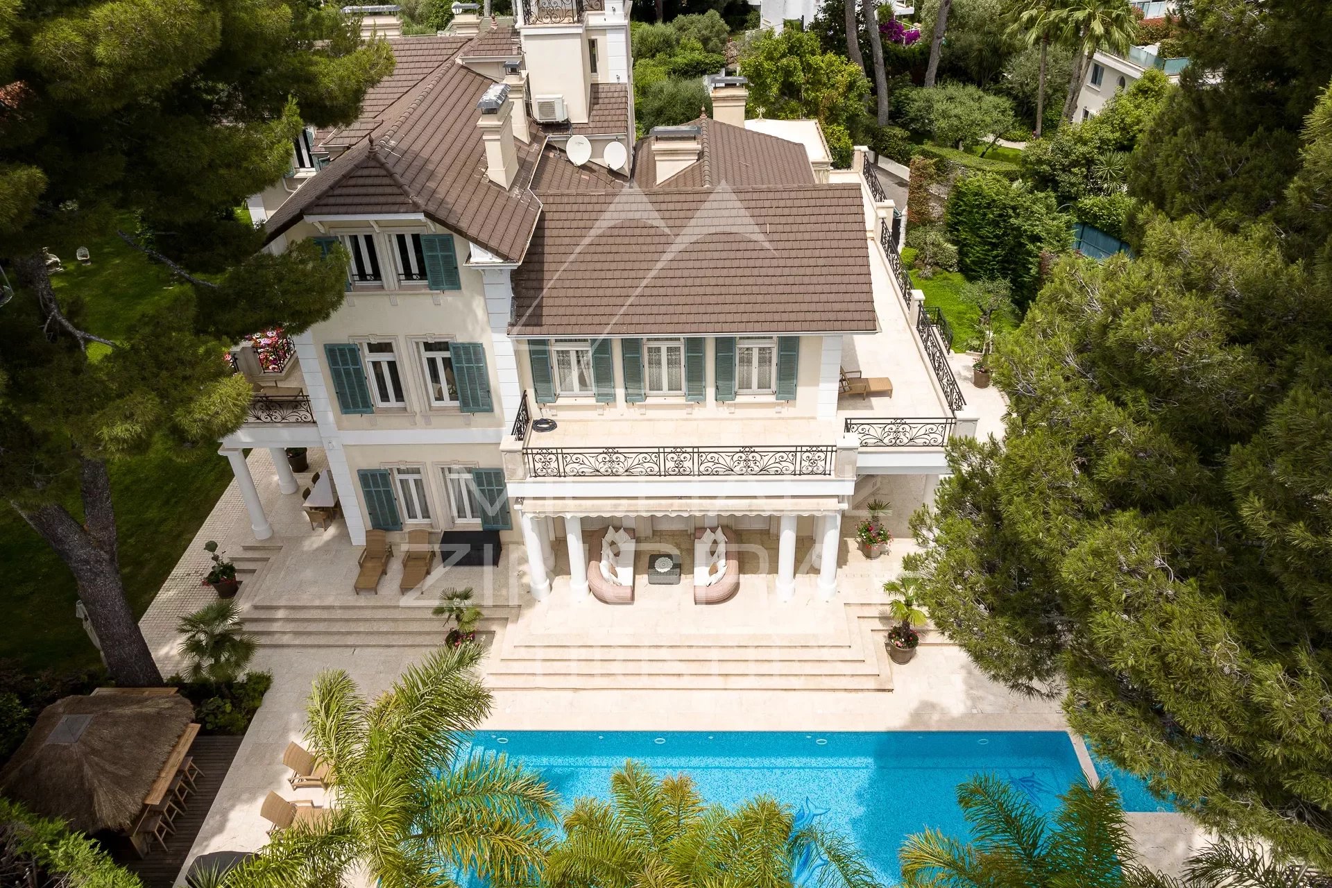 Cap d'Antibes - Magnifique Propriété avec Deux Maisons dans domaine privé