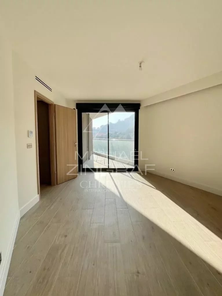 Sea view apartment in a recent building