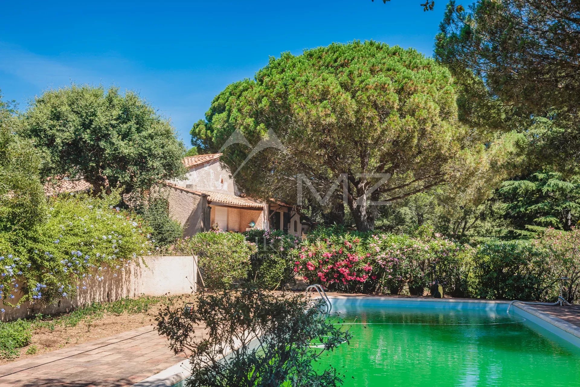 UP FOR GRABS - VILLA TO RENOVATE WITH SEA VIEW - GRIMAUD