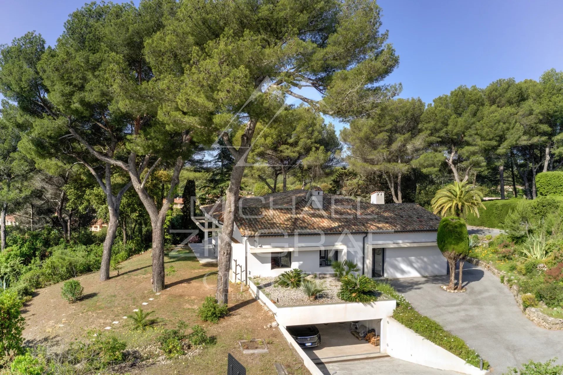 Proche Cannes - Superbe propriété de plain pied vue mer