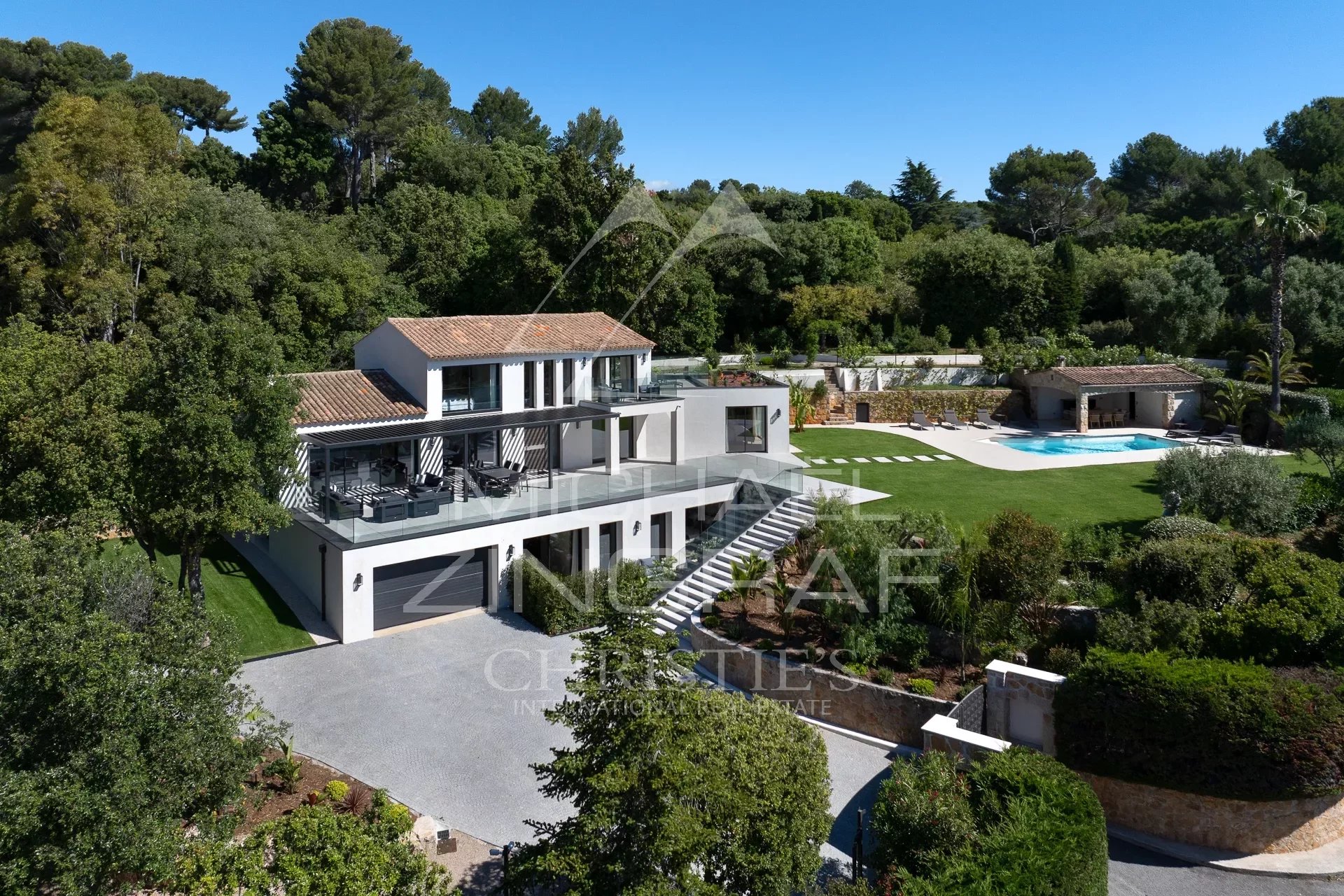 Modern villa near Valbonne