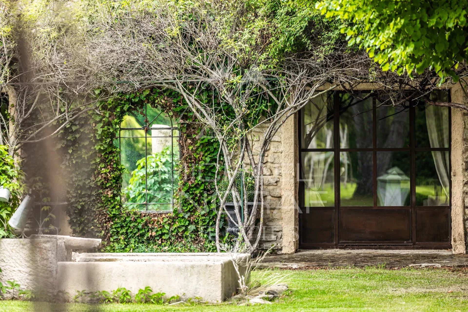 Charmant mas provençal proche de l'Isle-sur-la-Sorgue