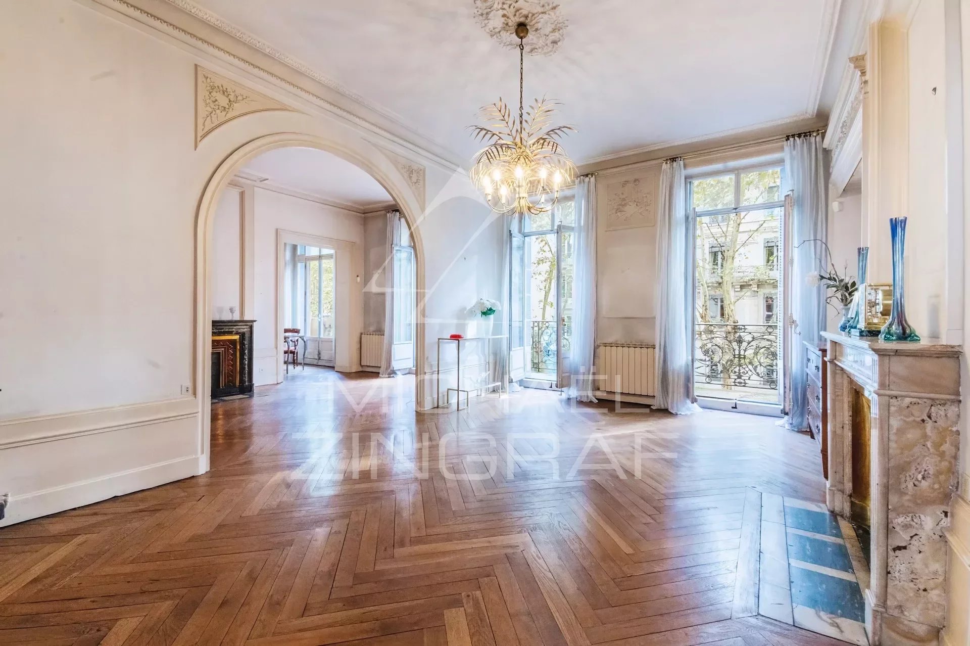 Hervorragende Eckwohnung im Haussmann-Gebäude