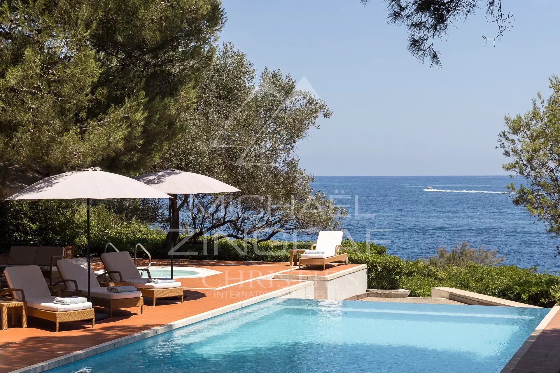 Cap d'Antibes - Unique 9 bedrooms property