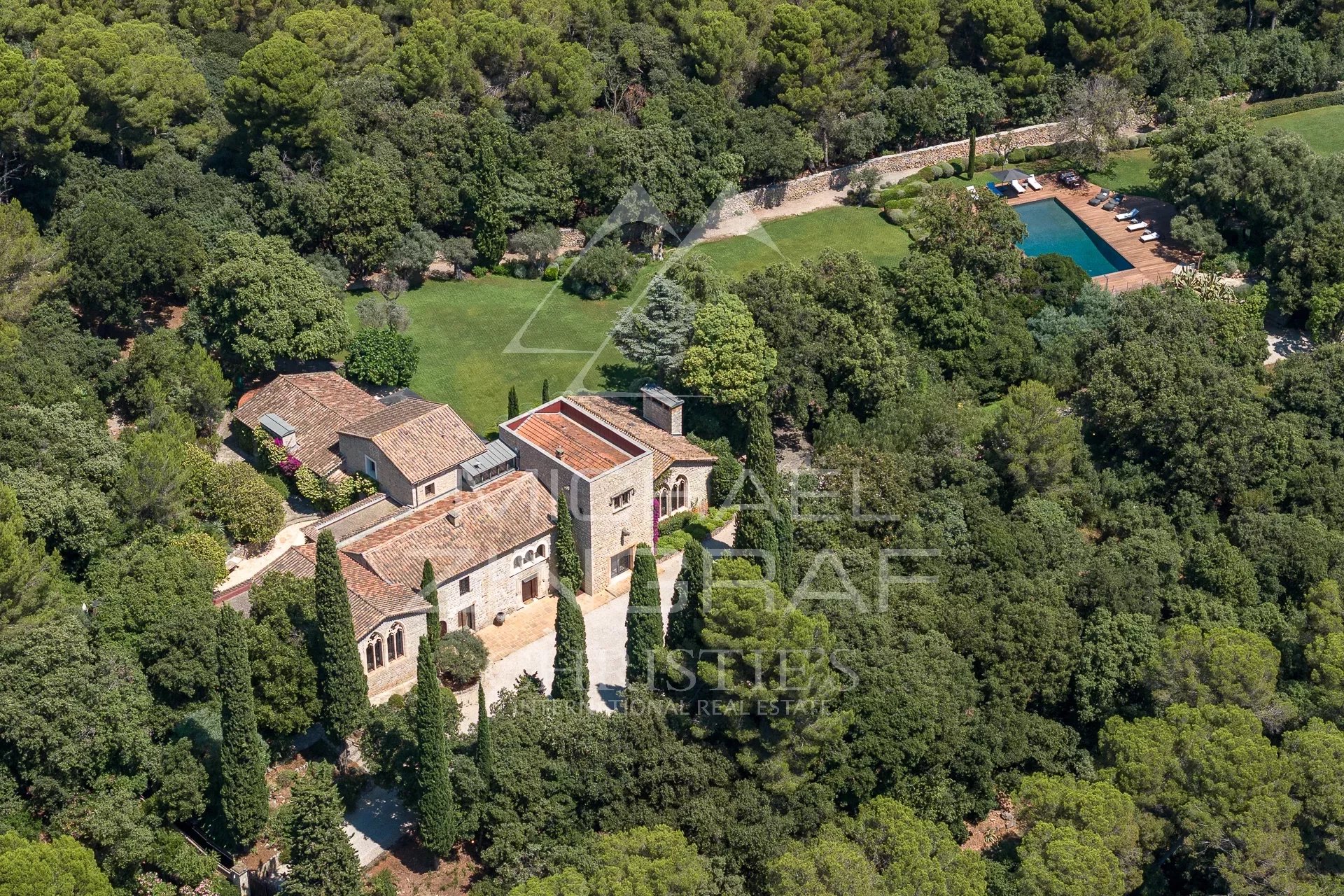 Proche Cannes - Villa dans parc 6 chambres