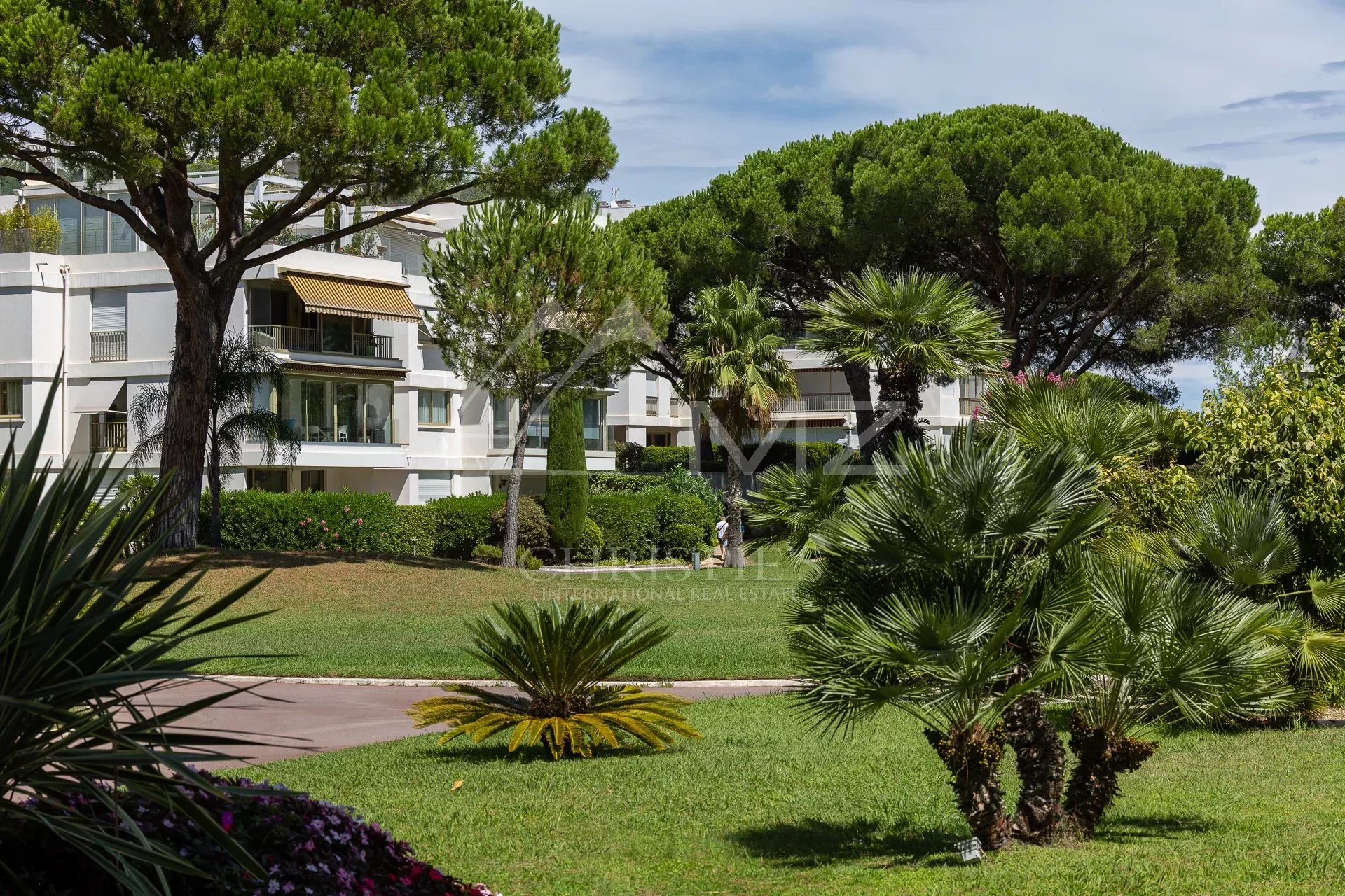 Wunderschöne 2-Zimmer-Wohnung in der Nähe von Meer und Golfplatz.