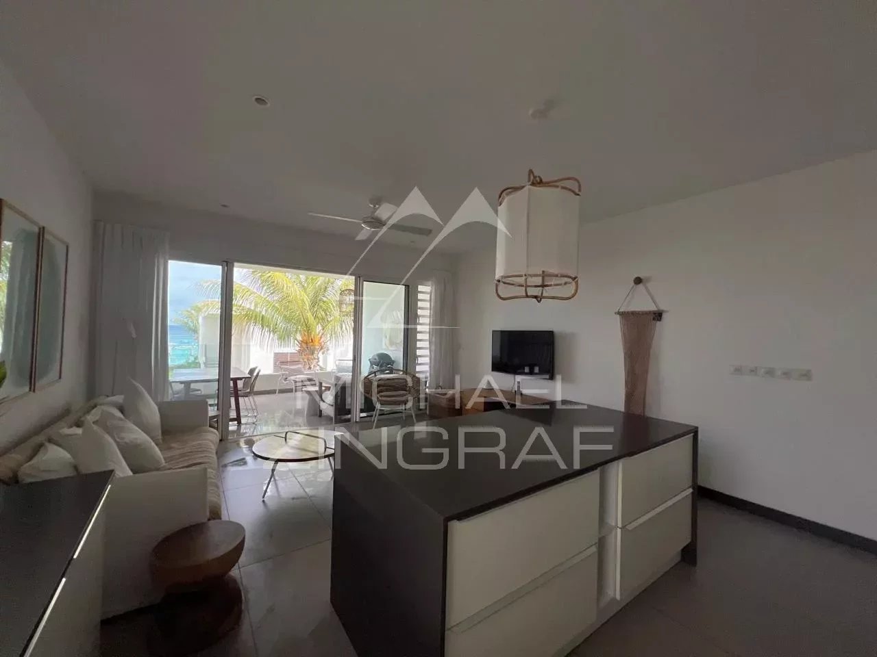 Sea front 2-bedroom apartment