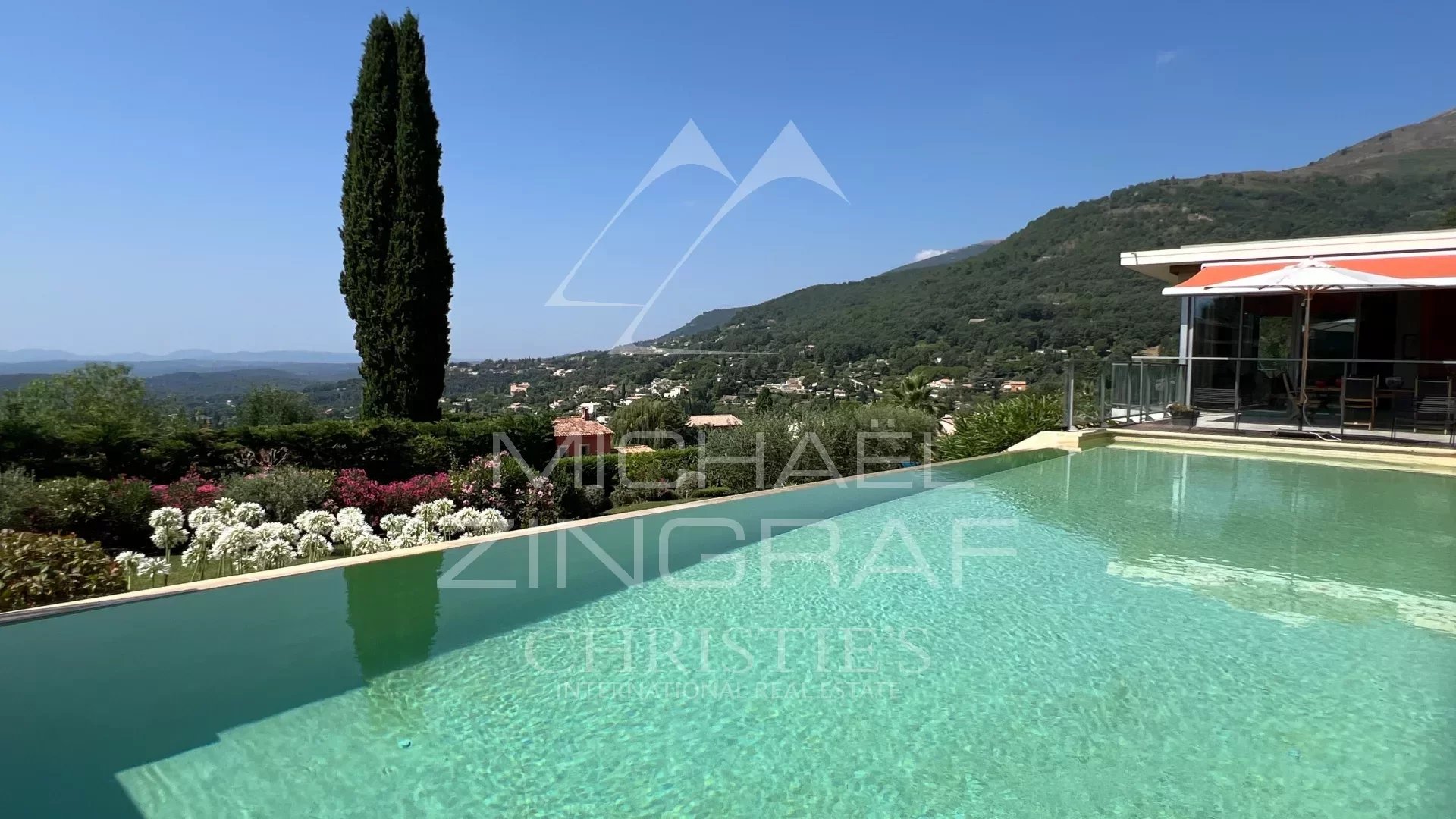 Close to Saint-Paul-de-Vence - Superb property with panoramic view