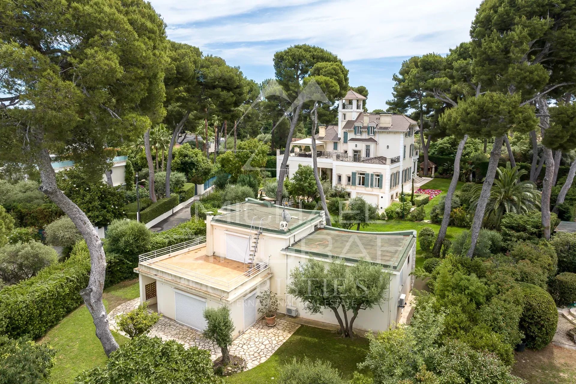 Cap d'Antibes - Magnifique Propriété avec Deux Maisons dans domaine privé