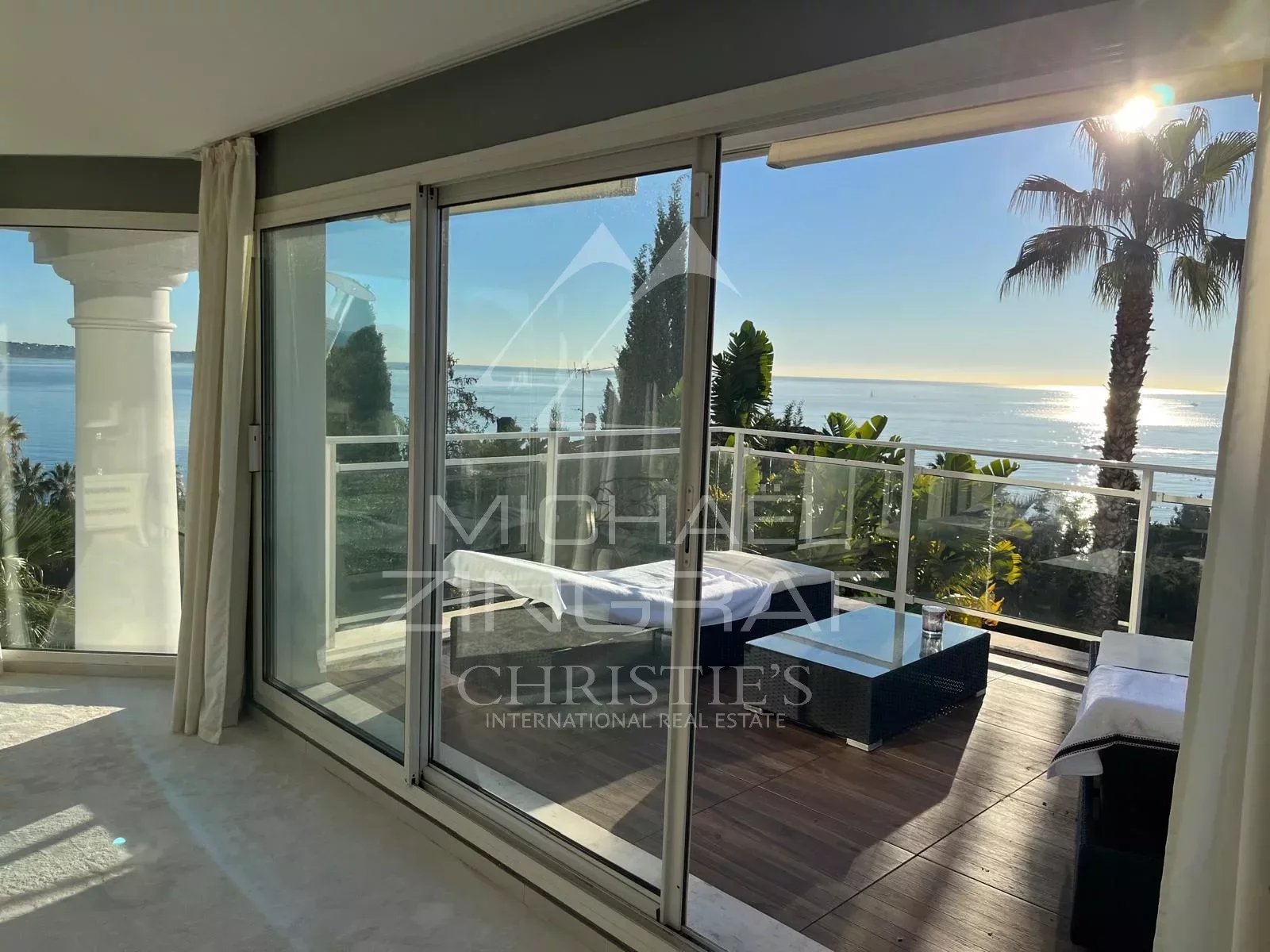 SuperCannes - Villa mit 6 Schlafzimmern und Meerblick