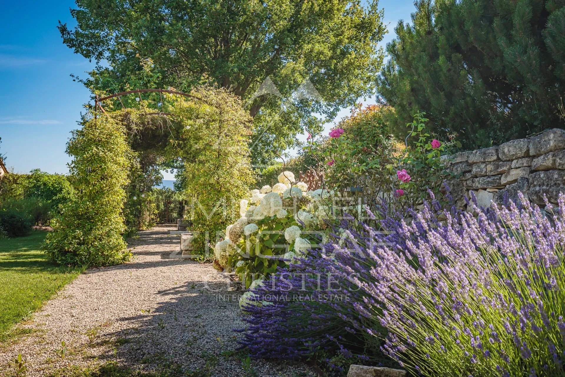 MAS DE HAMEAU WITH VIEW AND SWIMMING POOL