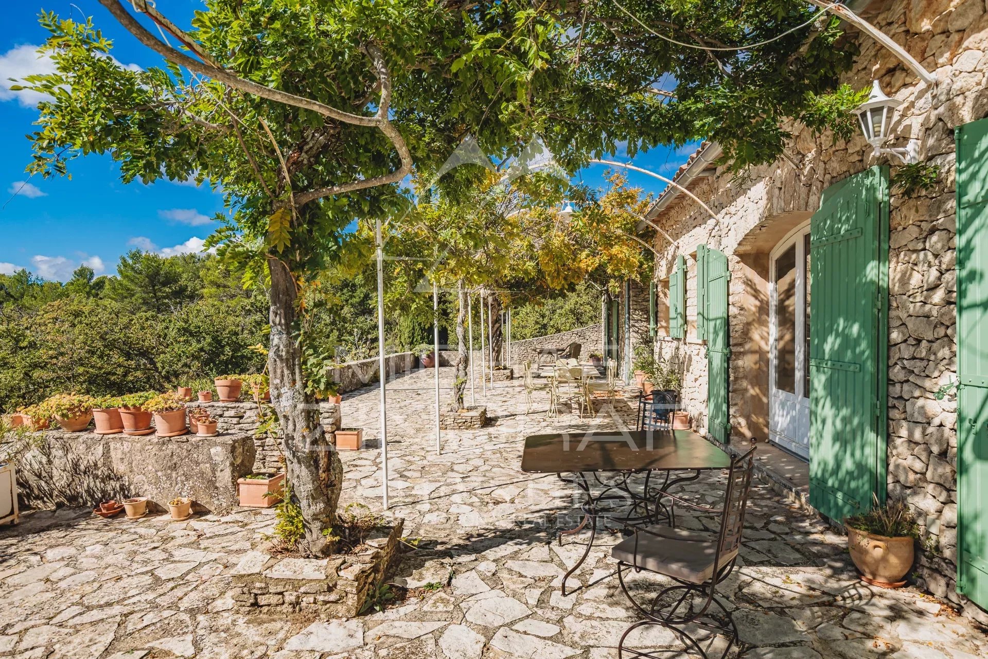 Superb property with  fantastic view of the Luberon