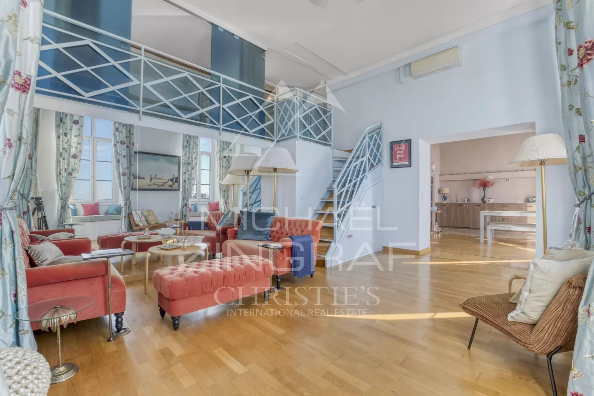 SUPERBE APPARTEMENT DE 4 PIÈCES AU CŒUR DE NICE