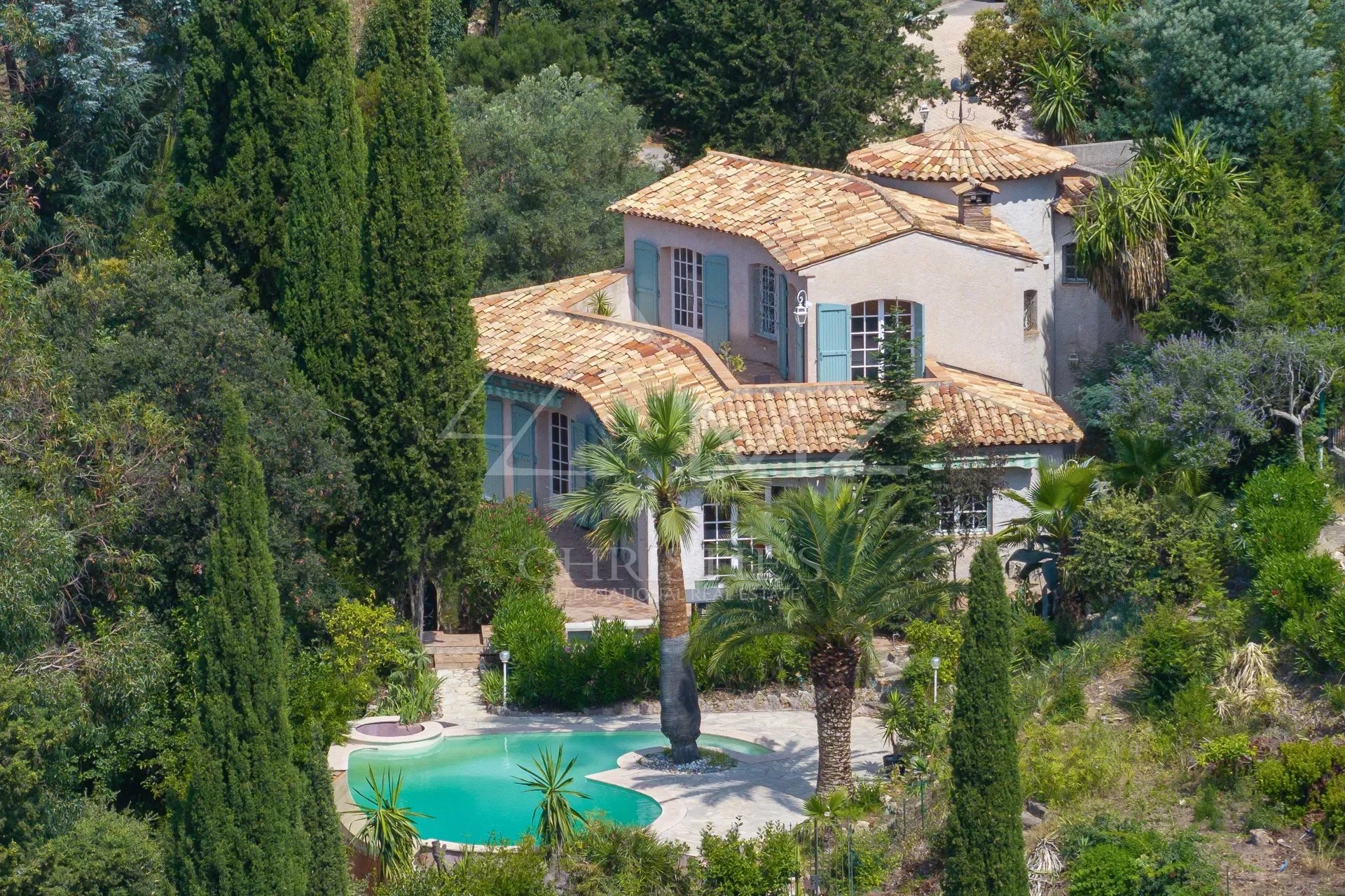 Mandelieu-La Napoule - Propriété de caractère avec vue dégagée jusqu'à la mer