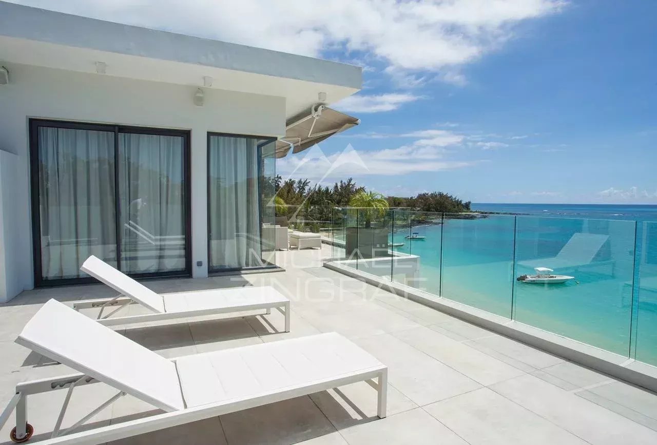 Mauritius - Beachfront - exceptional contemporary villa