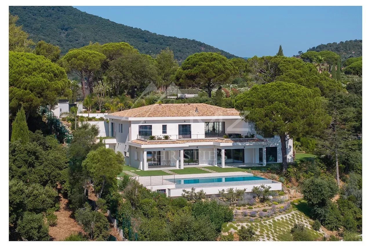 PRESTIGETRÄCHTIGE VILLA - PANORAMA-MEERBLICK