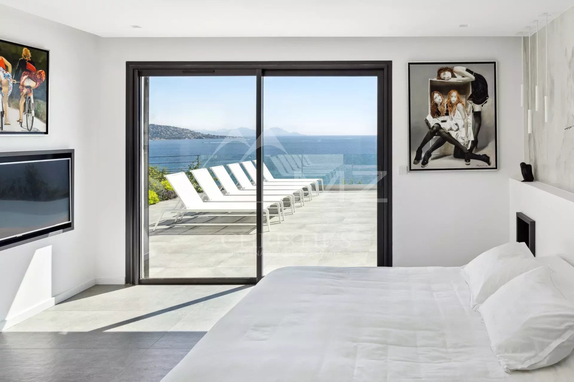 CONTEMPORARY VILLA - EXCEPTIONAL SEA VIEW