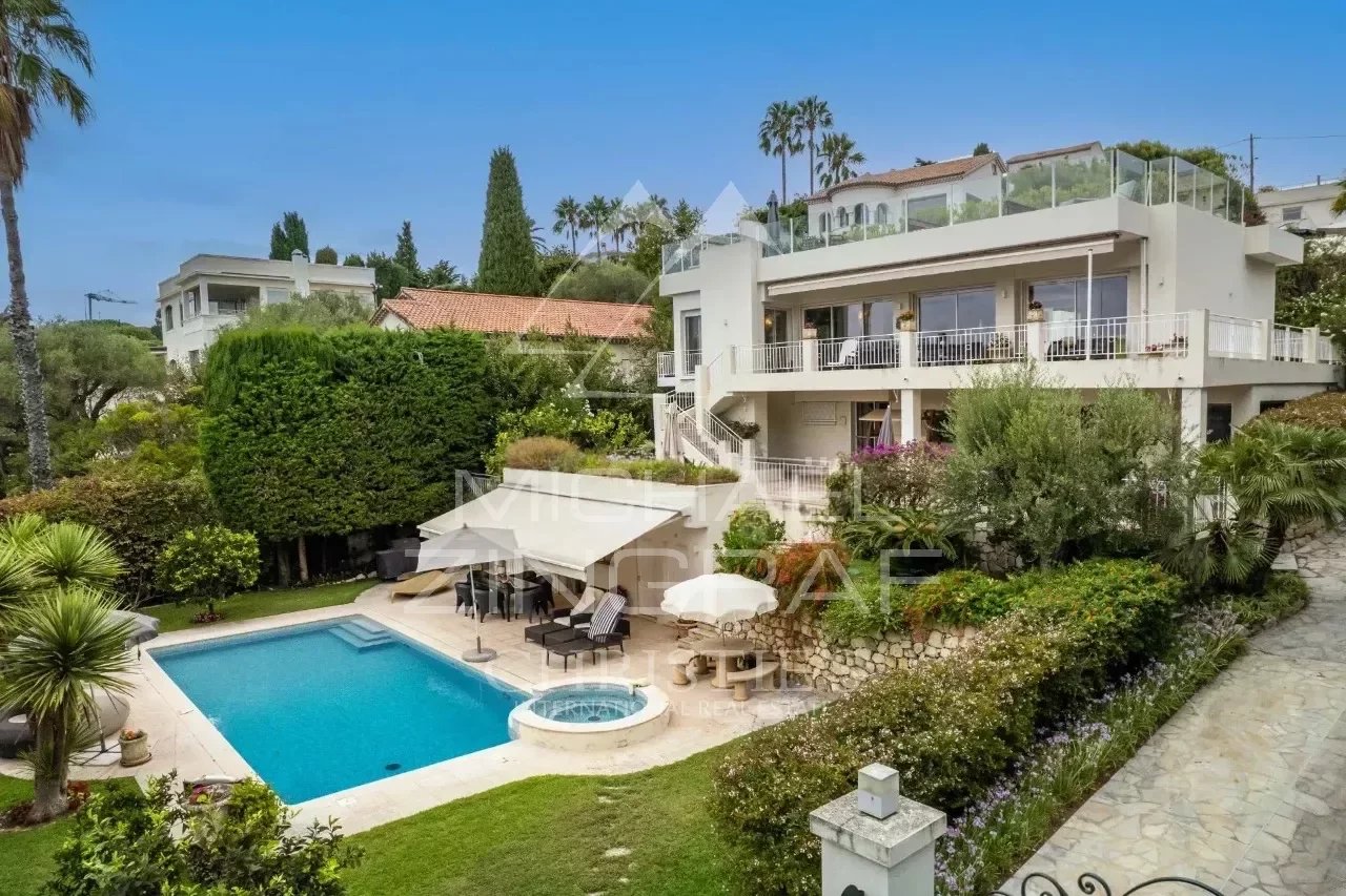 Villa Californienne versant ouest Cap d'Antibes