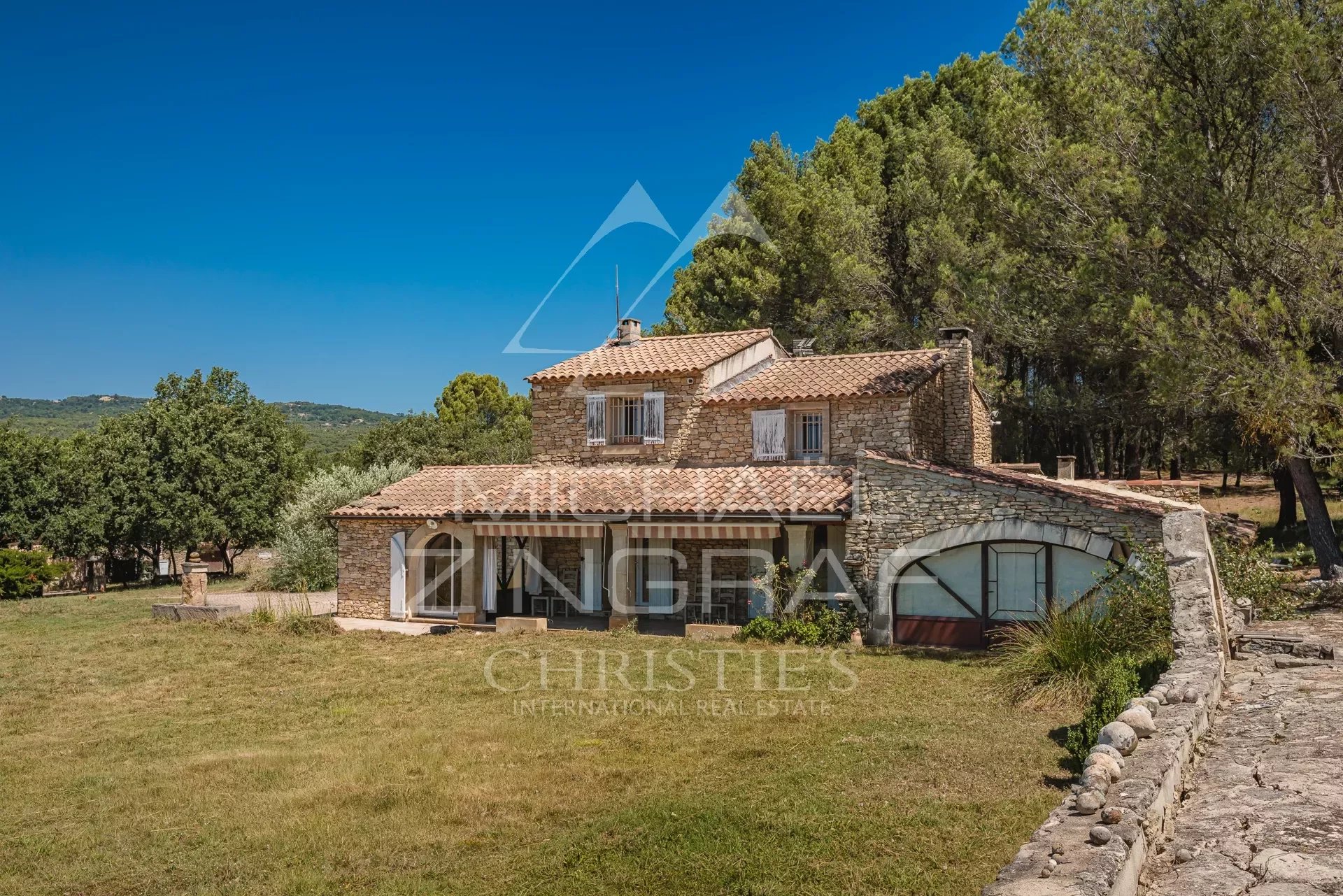 STONE HOUSE WITH VIEWS AND SWIMMING POOL