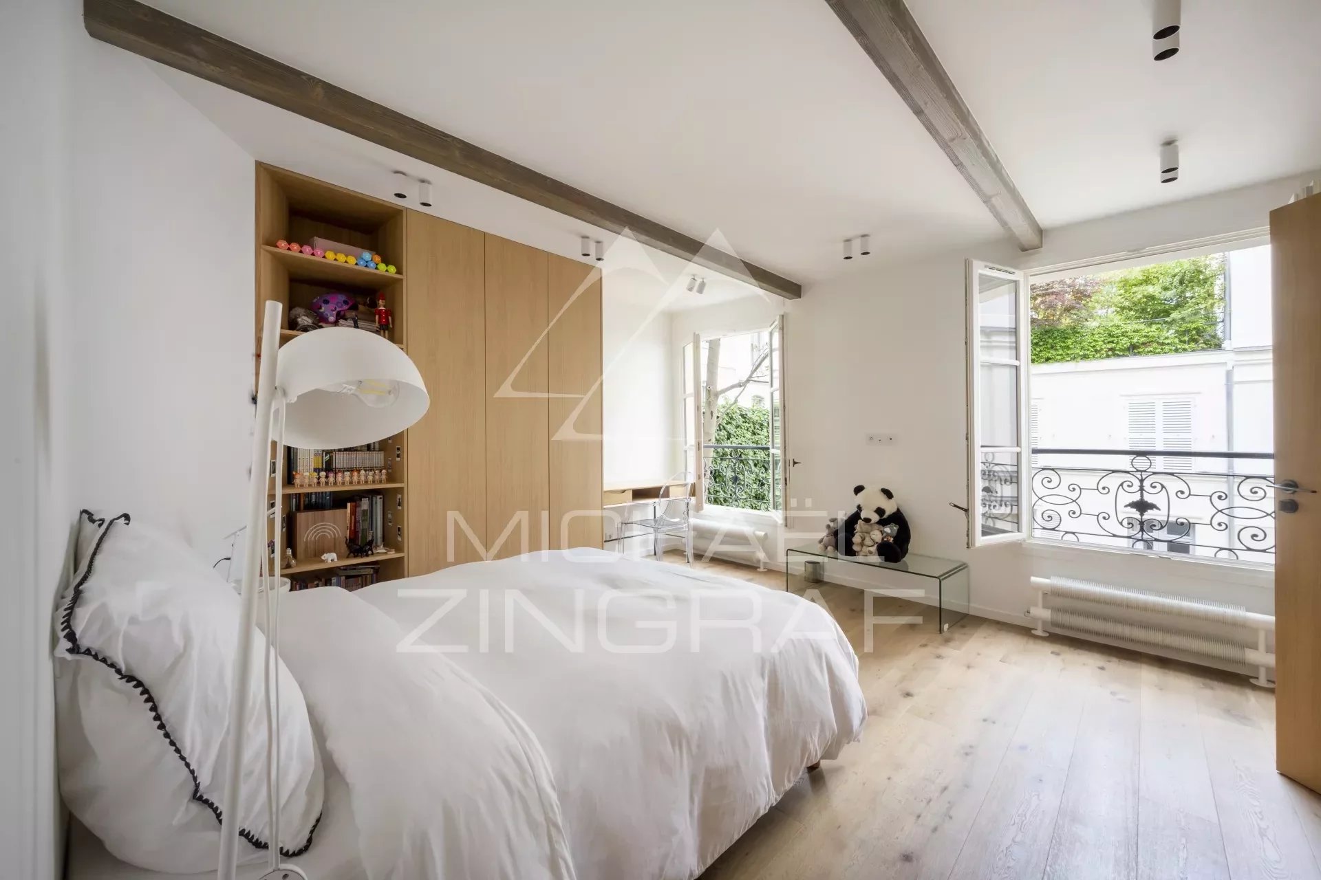 For Sale - 4 Bedroom Townhouse - Private Lane - Rue du Bac.