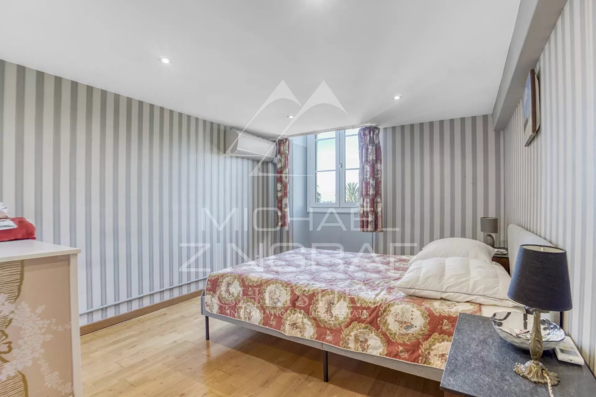 SUPERBE APPARTEMENT DE 4 PIÈCES AU CŒUR DE NICE