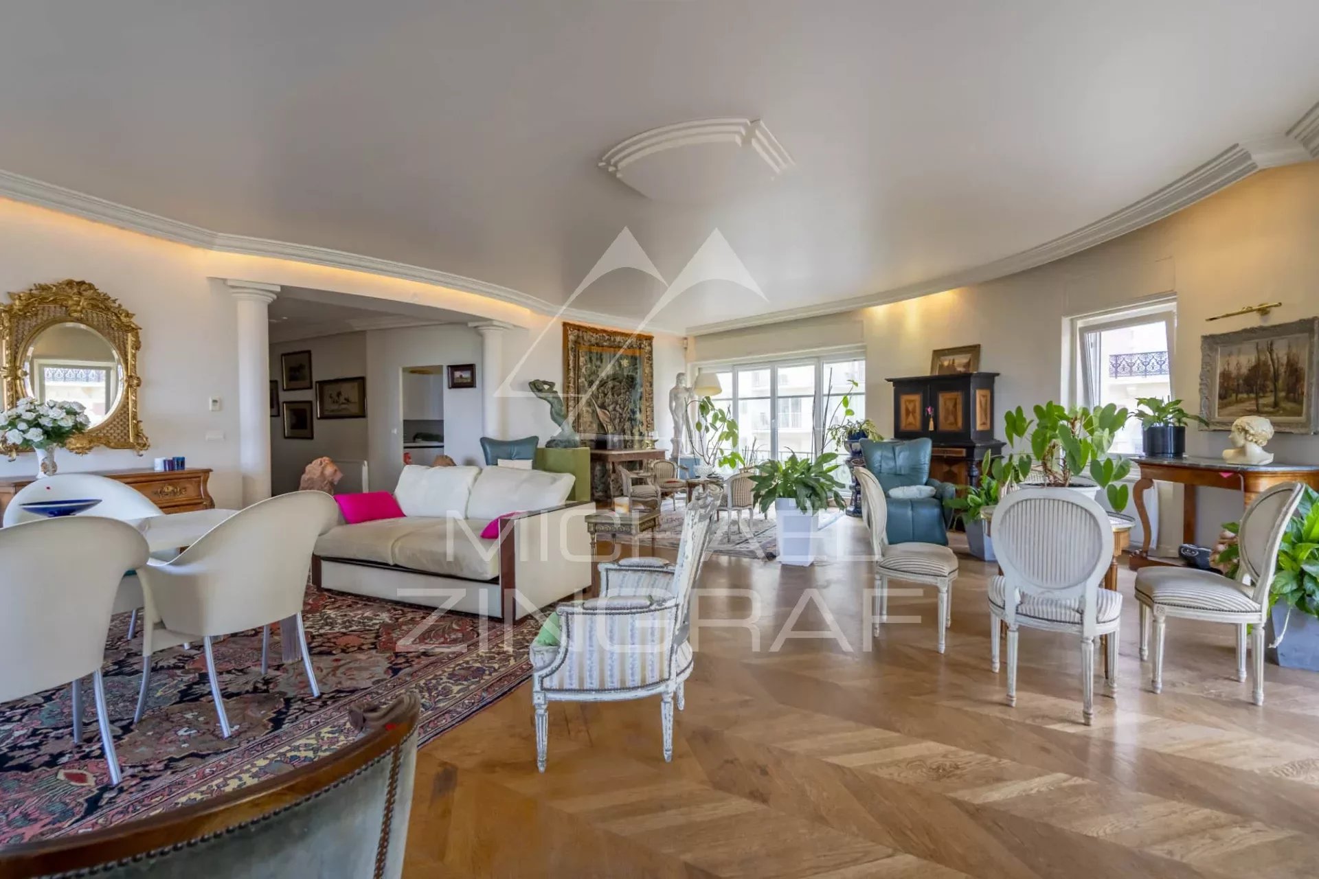 Sublime frontline flat with sea and Palace views heart of Biarritz