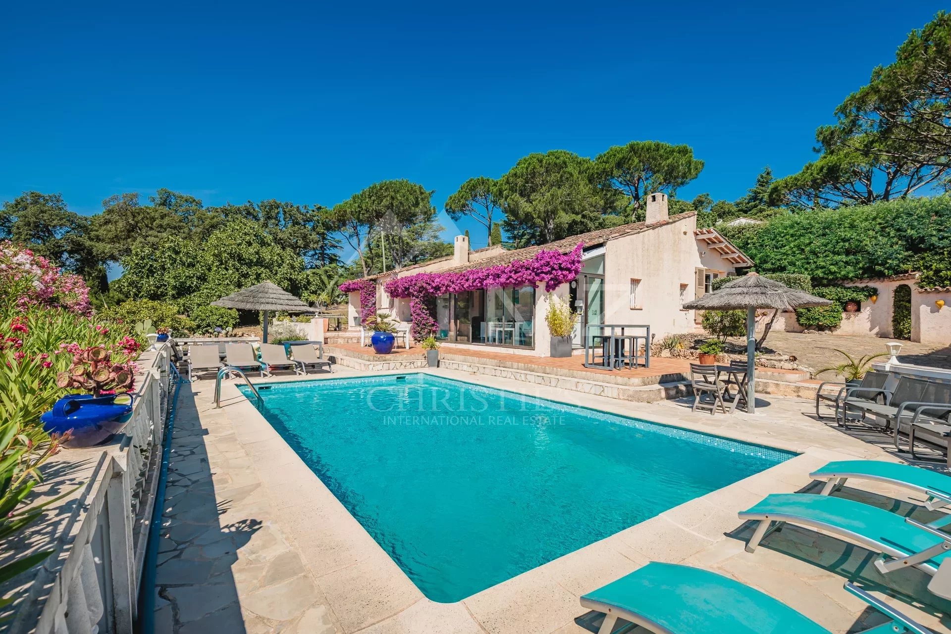 HIGH POTENTIAL - PROVENCAL VILLA - SEA VIEW