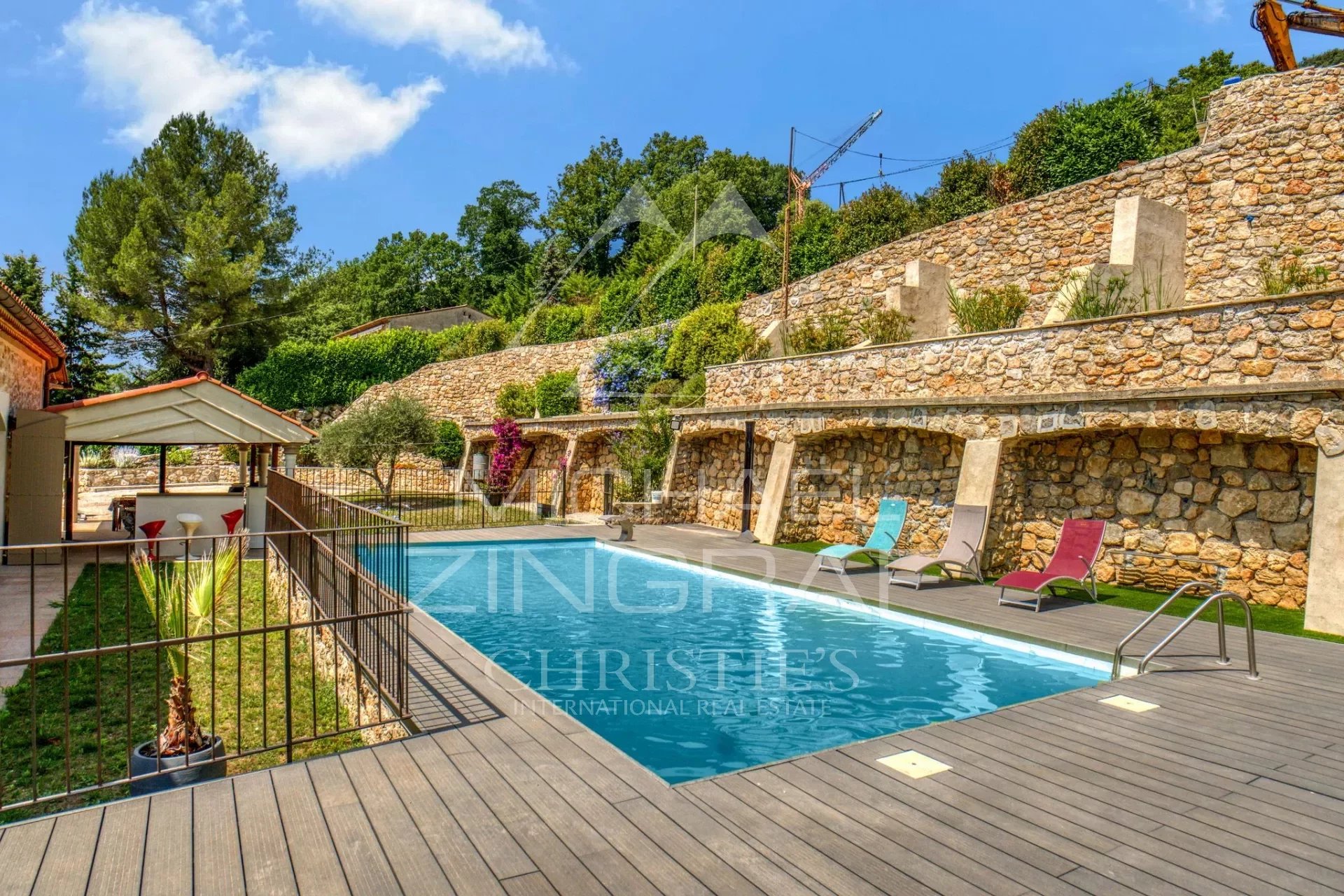 Villa avec piscine dotée d'espaces "loftés"