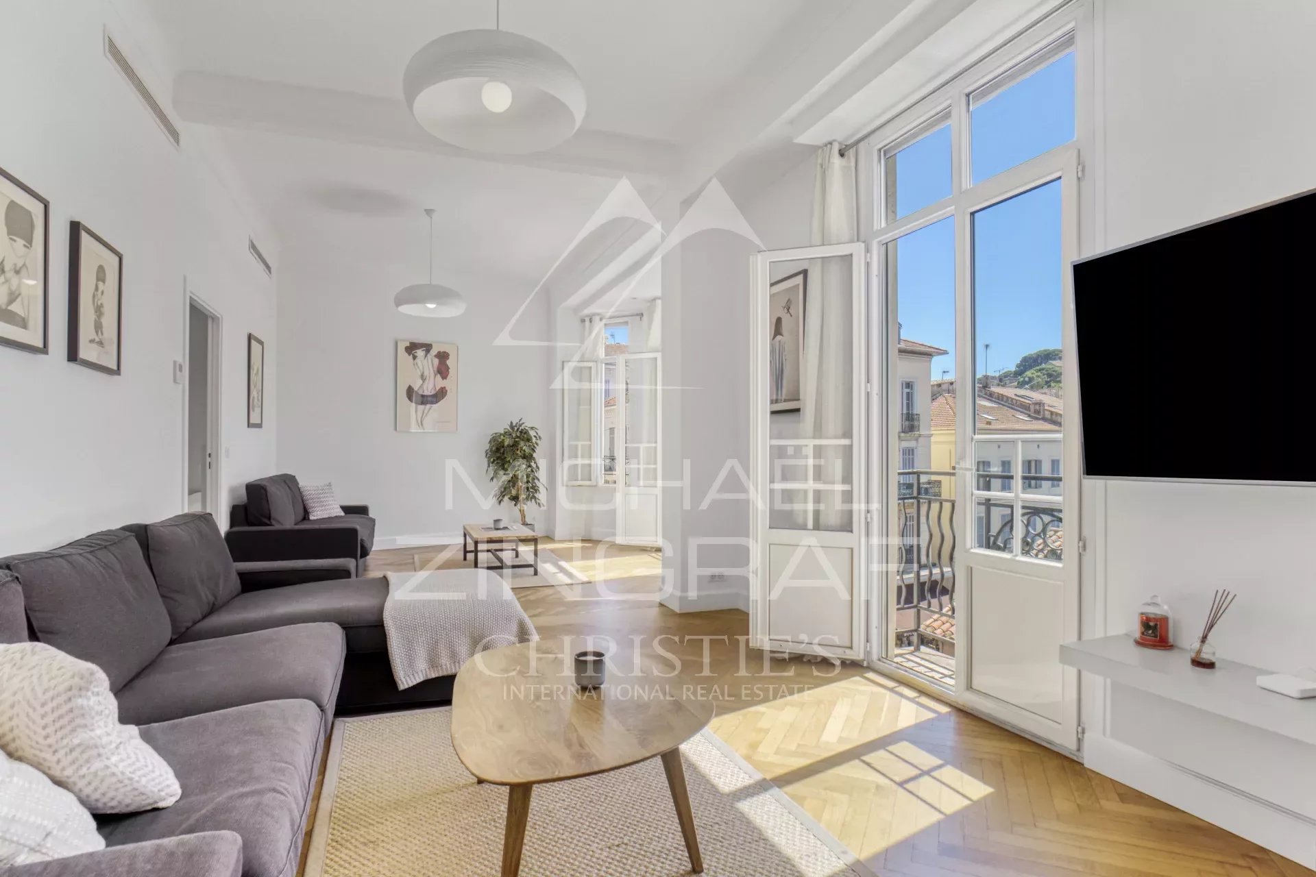 CANNES CENTRE - VIEUX-PORT. BEAUTIFUL 5-ROOM BOURGEOIS FLAT